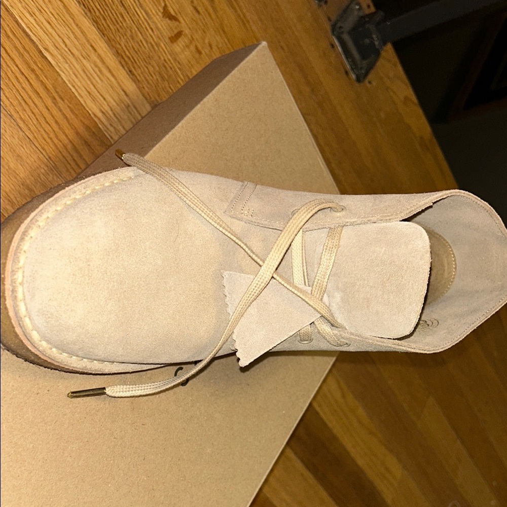 Clarks Men's 11 M Desert Boot, Sand suede, Daim Sable, New